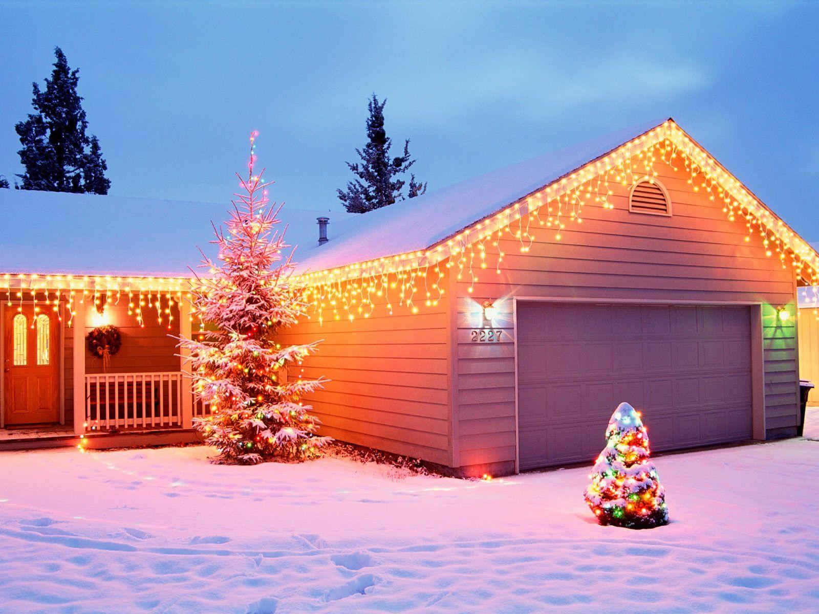 1600x1200 Christmas House Decorations wallpaper. Christmas House