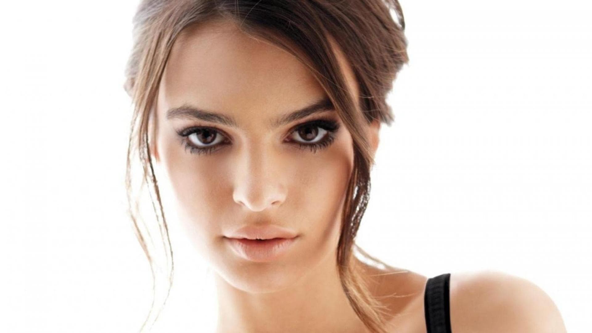 1920x1080 Emily Ratajkowski Wallpaper
