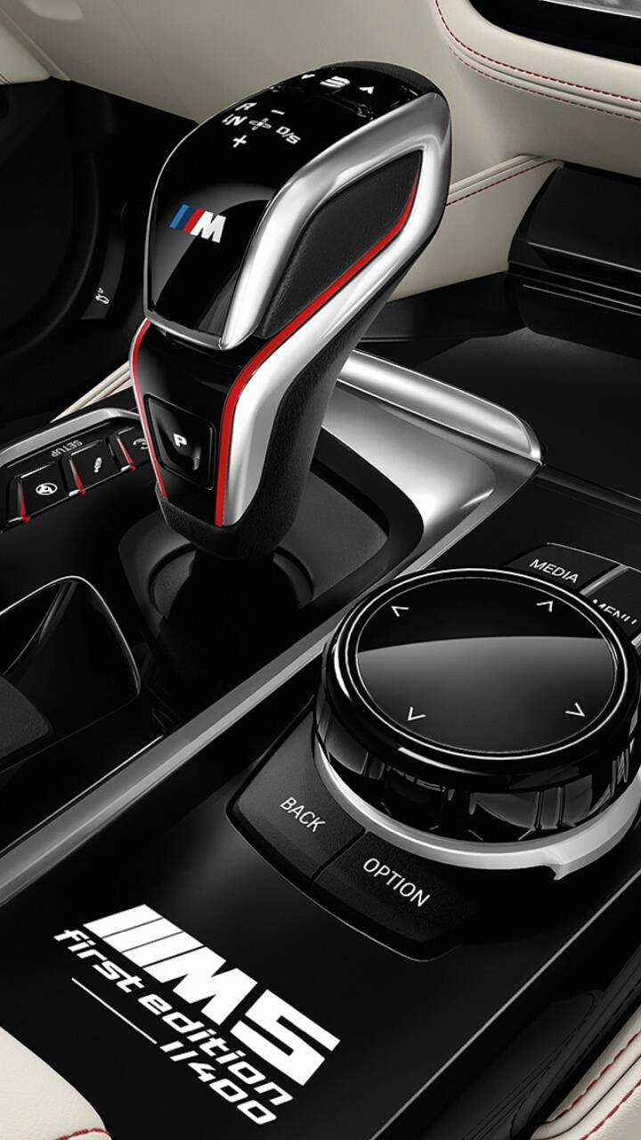 720x1280 BMW M5 F90 Wallpaper