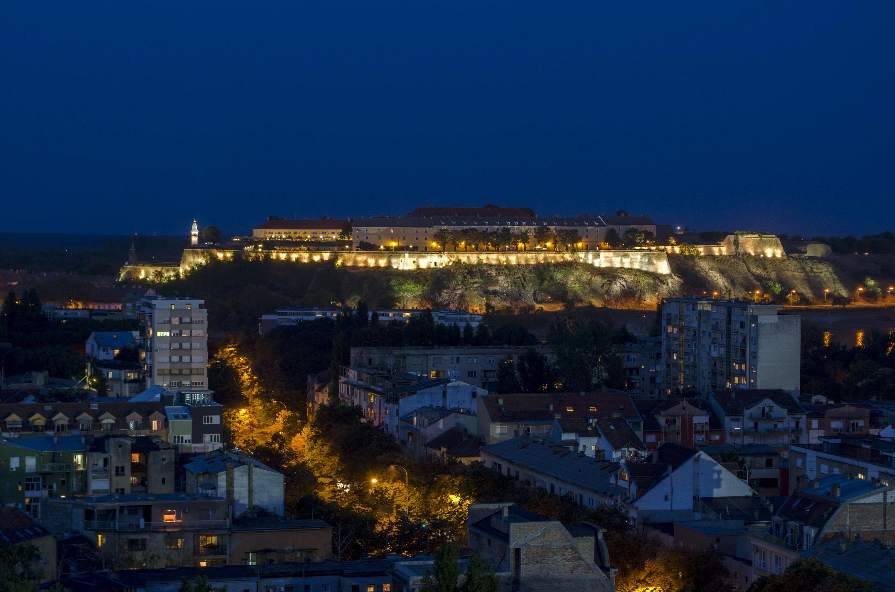 Ночным белградом. Novi Sad Сербия. Белград Сербия нови сад. Ночи сад Сербия. Сербия Белград панорама.