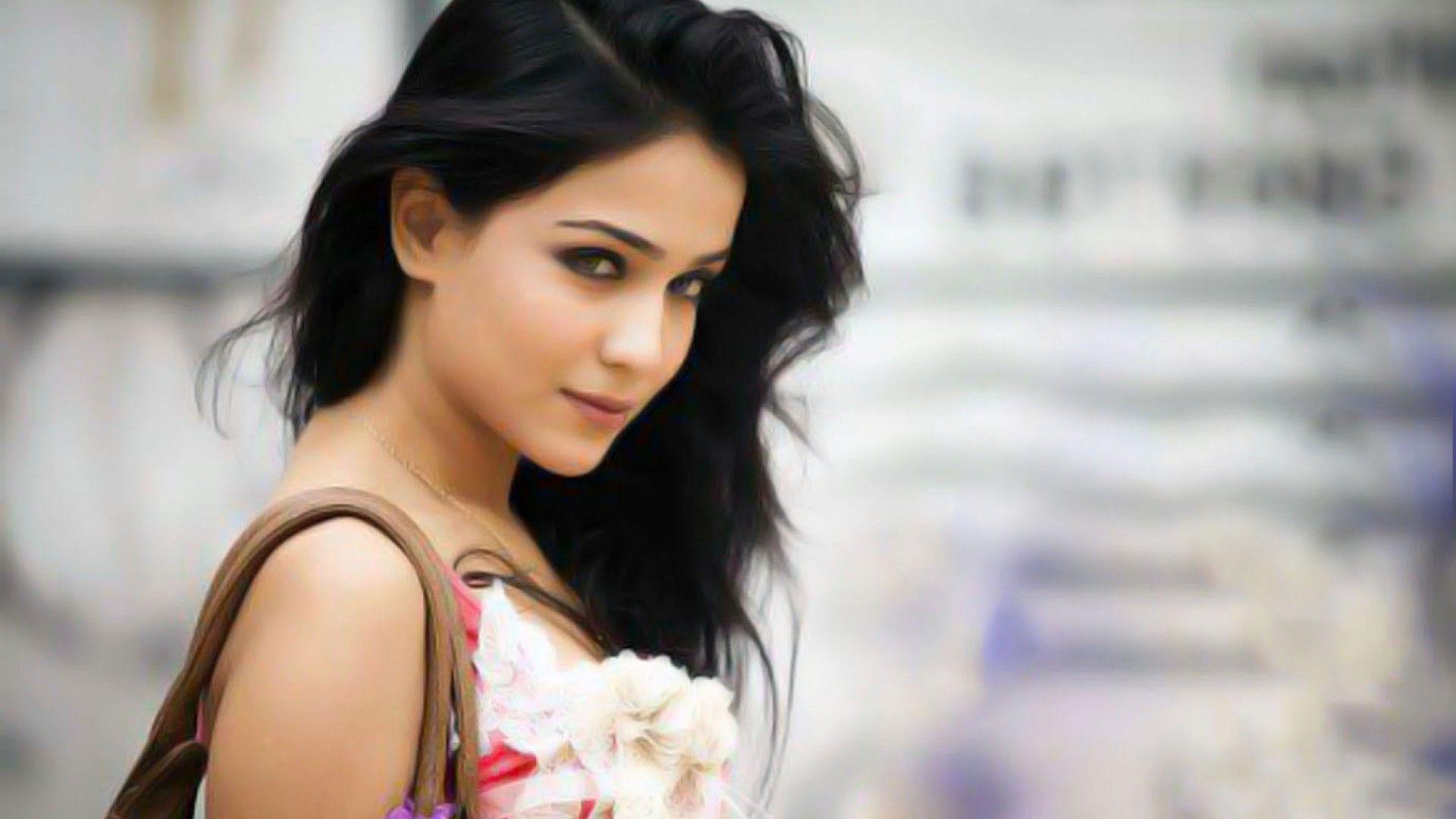 1920x1080 Gorgeous New Bollywood Actress Humaima Malik HD Photo. HD