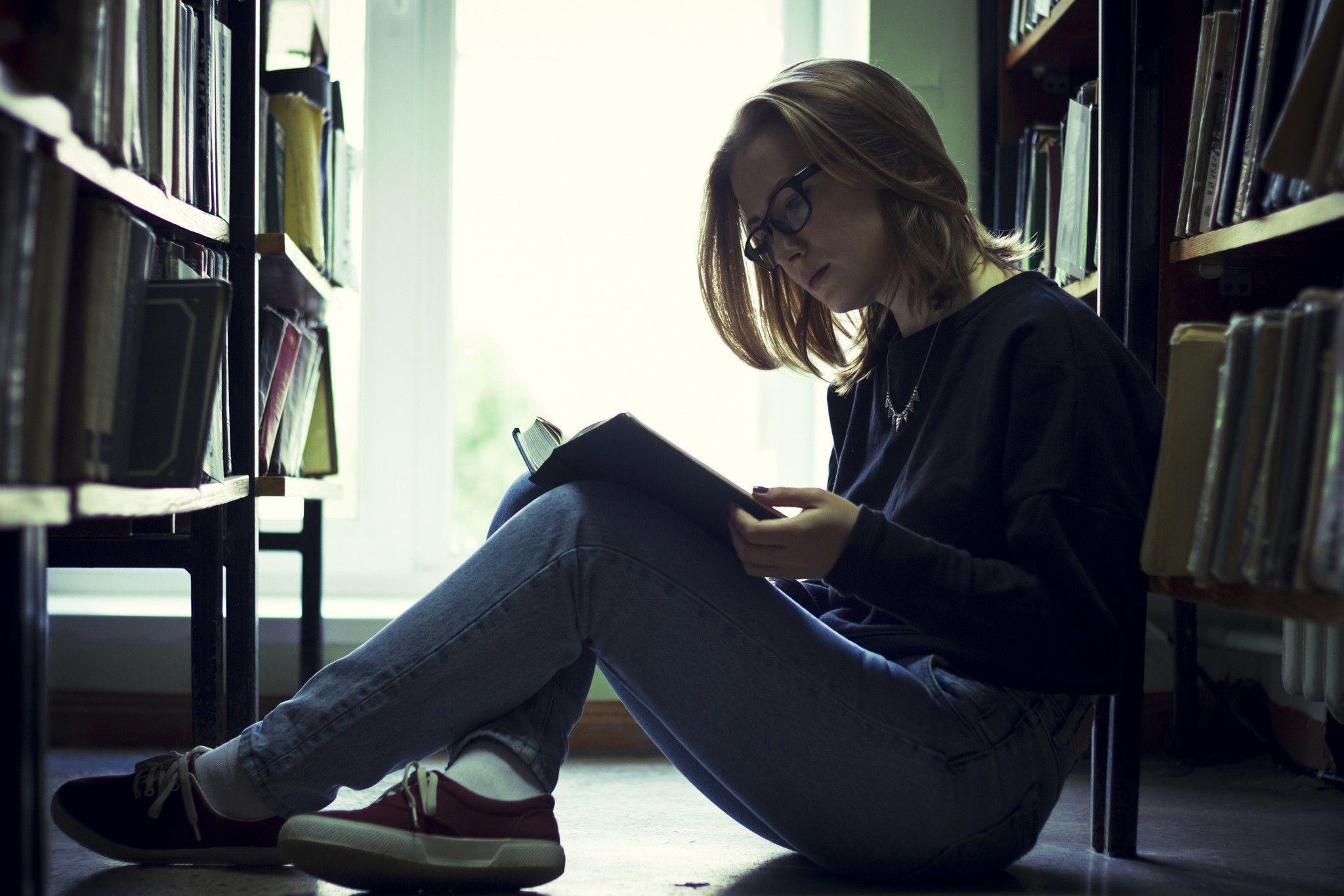 2048x1367 women glasses library reading wallpaper