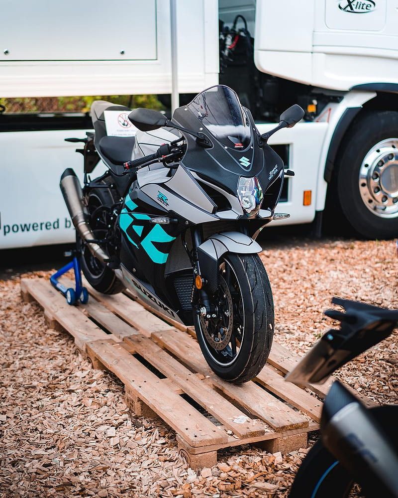 800x1000 HD gsxr1000 bike wallpaper