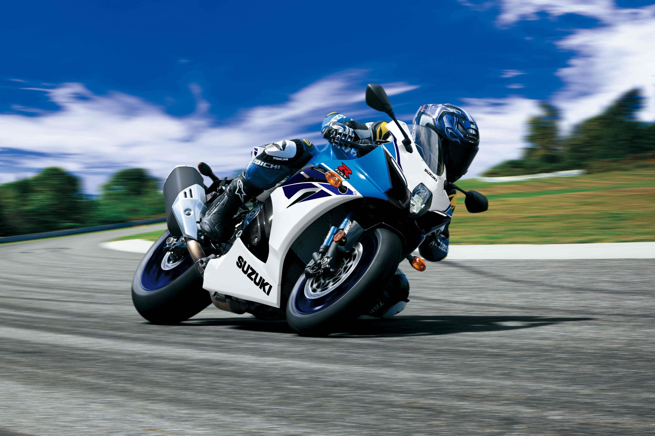 2560x1703 GSX R1000R
