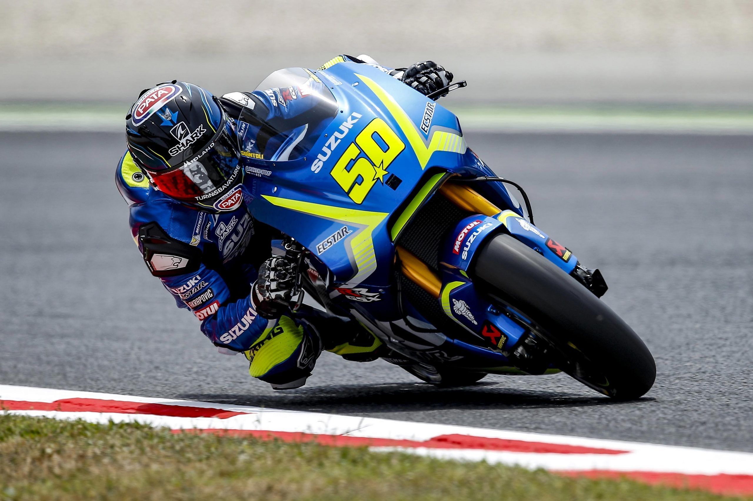 2560x1706 Suzuki GSX RR Vs. GSX R1000