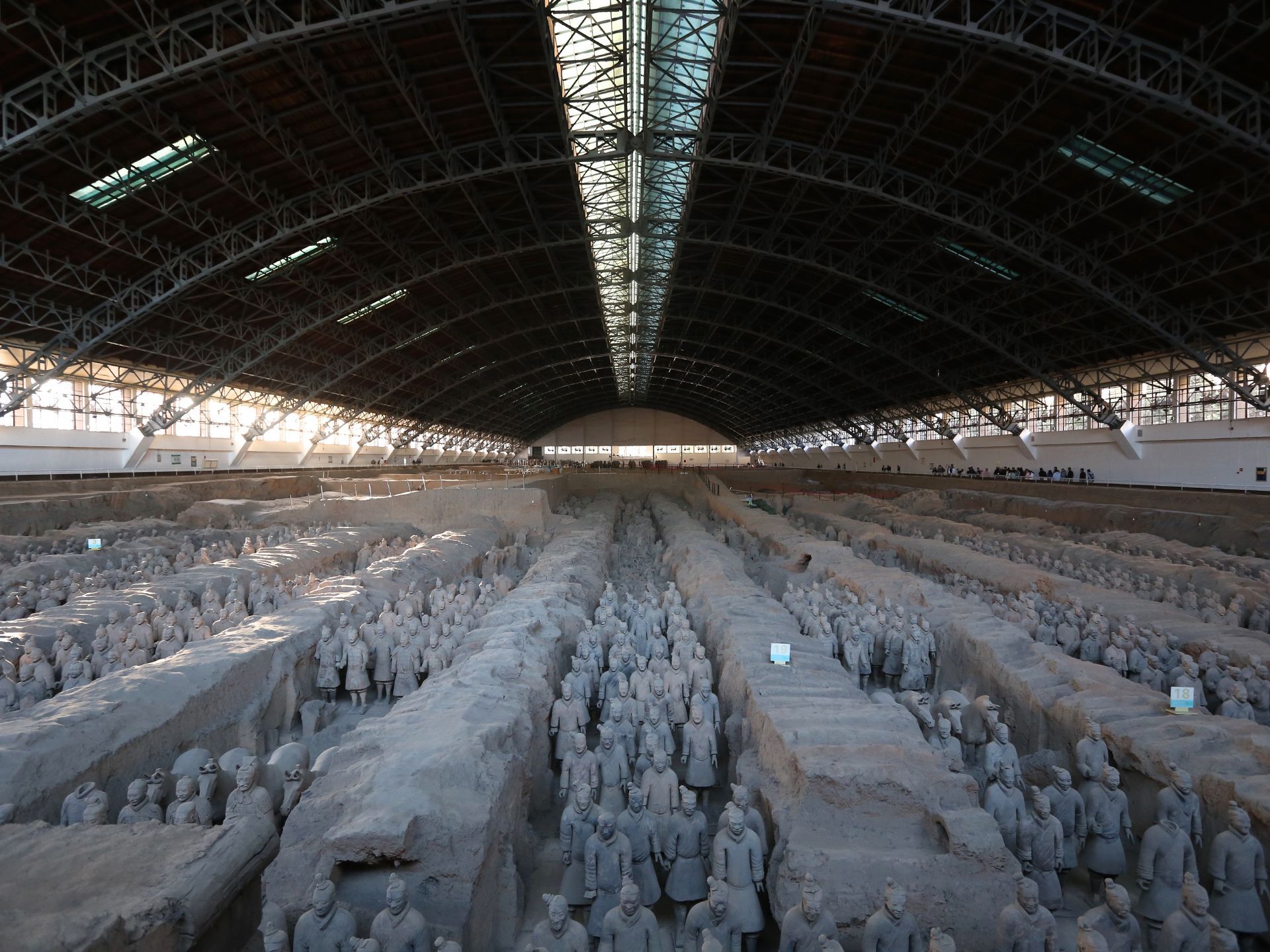 1920x1440 Archaeological treasure' marches to