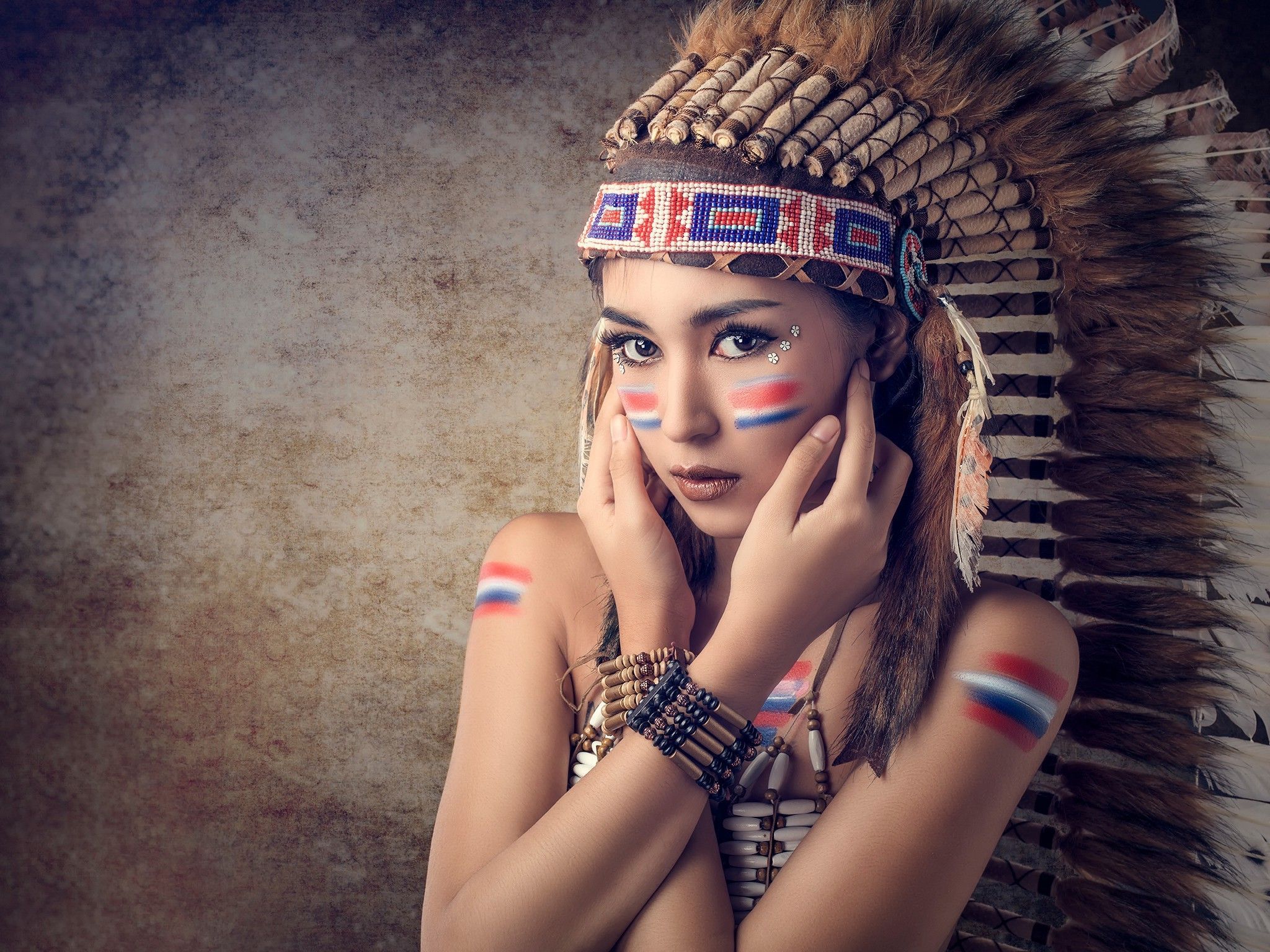 2048x1536 women model native american clothing