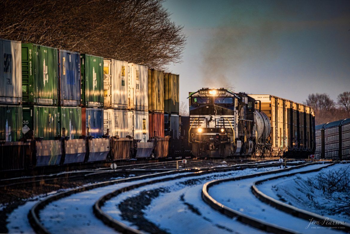 1170x781 Norfolk Southern 168 westbound at
