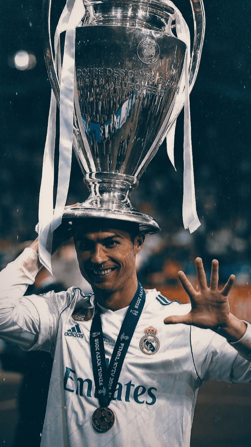 800x1422 Ronaldo With Champions League Trophy