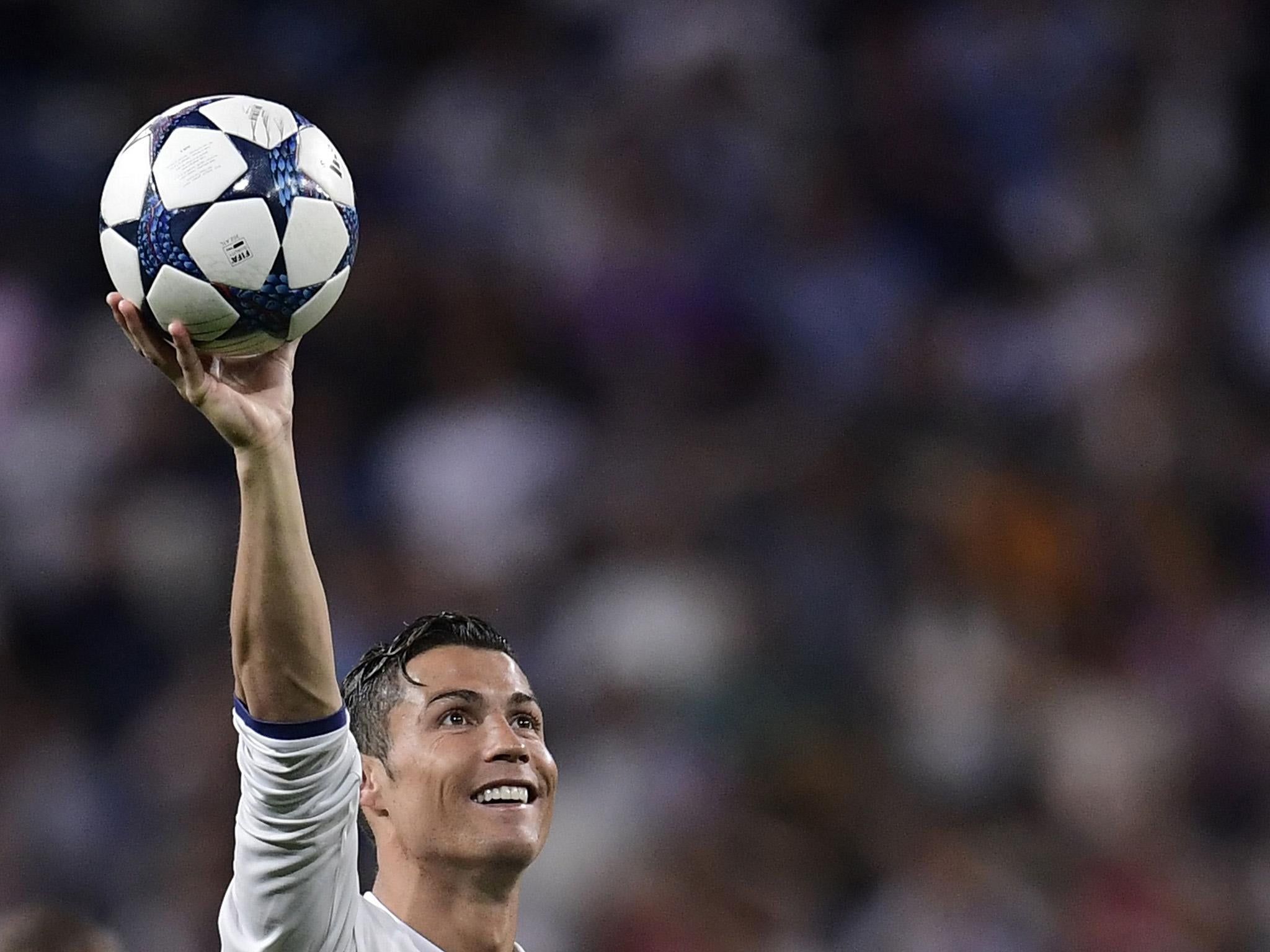2048x1536 Cristiano Ronaldo is a better player