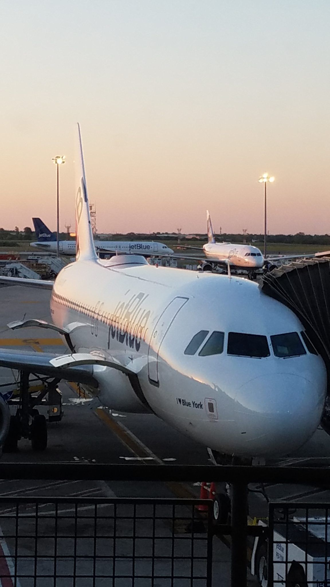 1152x2048 JetBlue, The Greyhound of the Skies?