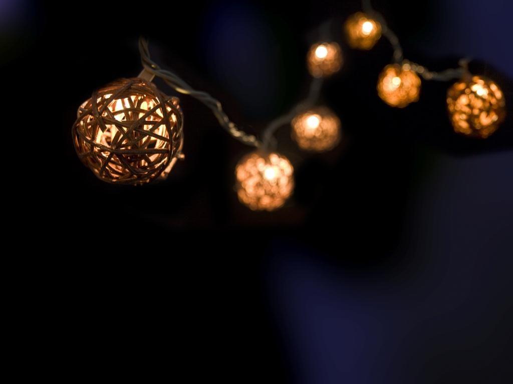 1024x768 Free download hanging light bulbs wallpaper Image