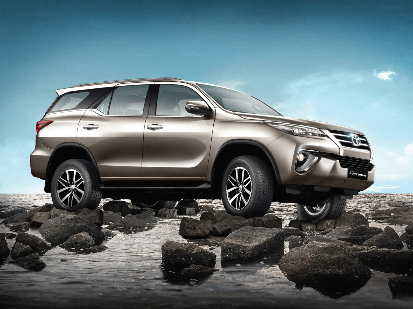 White Fortuner Car Wallpaper Download