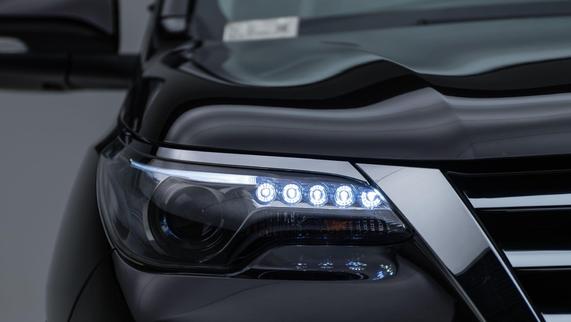 1915x1082 Toyota Fortuner Photo, Exterior Image