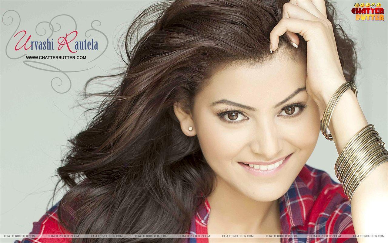 1280x800 Urvashi Rautela Hot HD Wallpaper