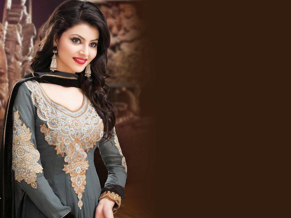 1024x768 Urvashi Rautela Wallpaper (39)