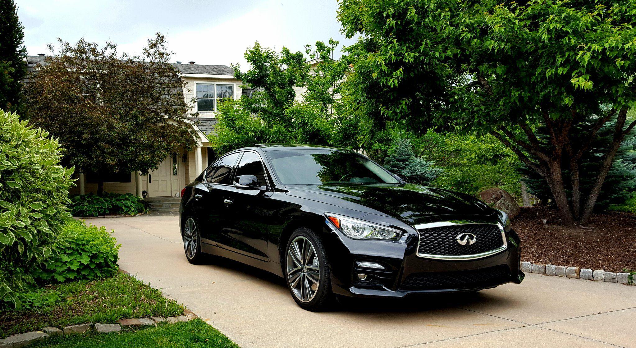 2047x1120 Infiniti Q50 Wallpaper