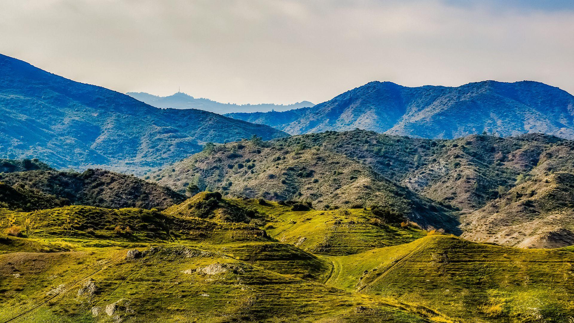 1920x1080 Country Hills Laptop Background