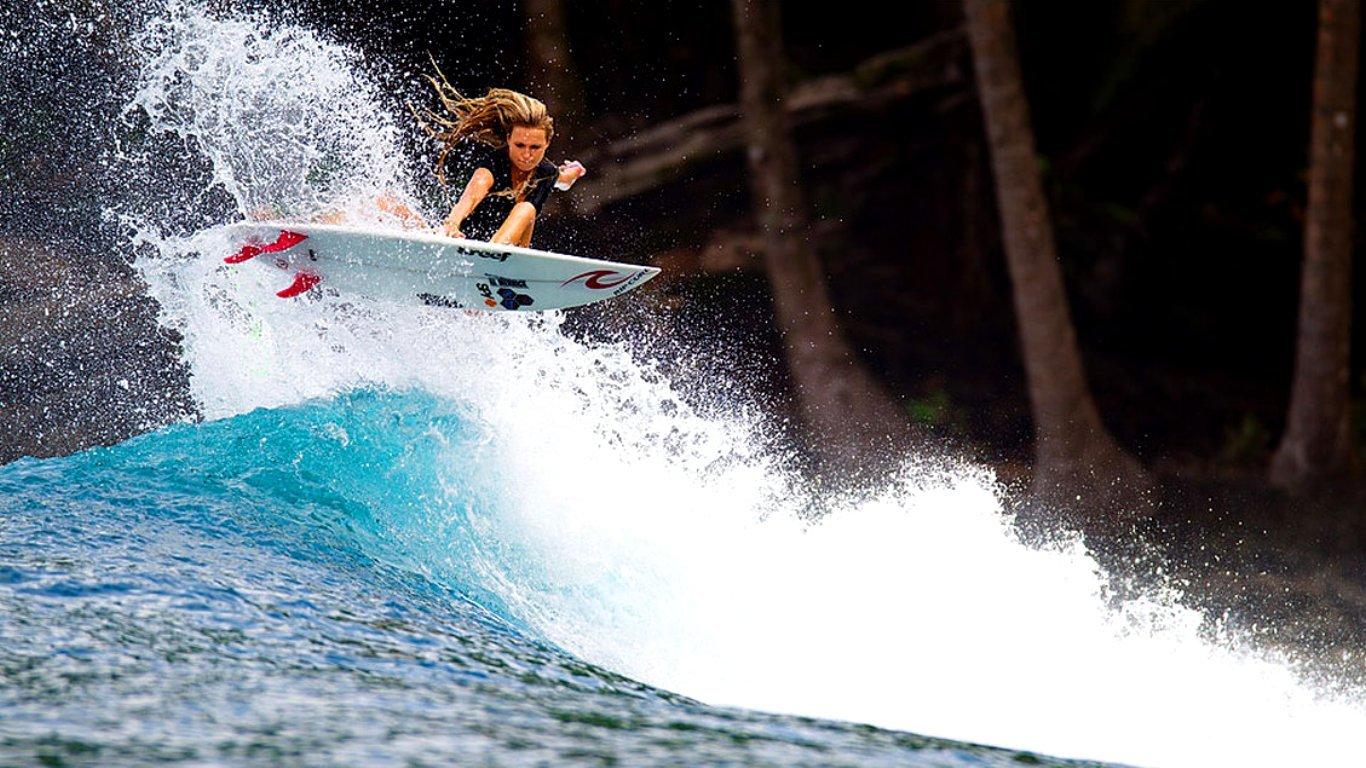 1366x768 Surfing wallpaper 1366x768 (laptop) desktop background