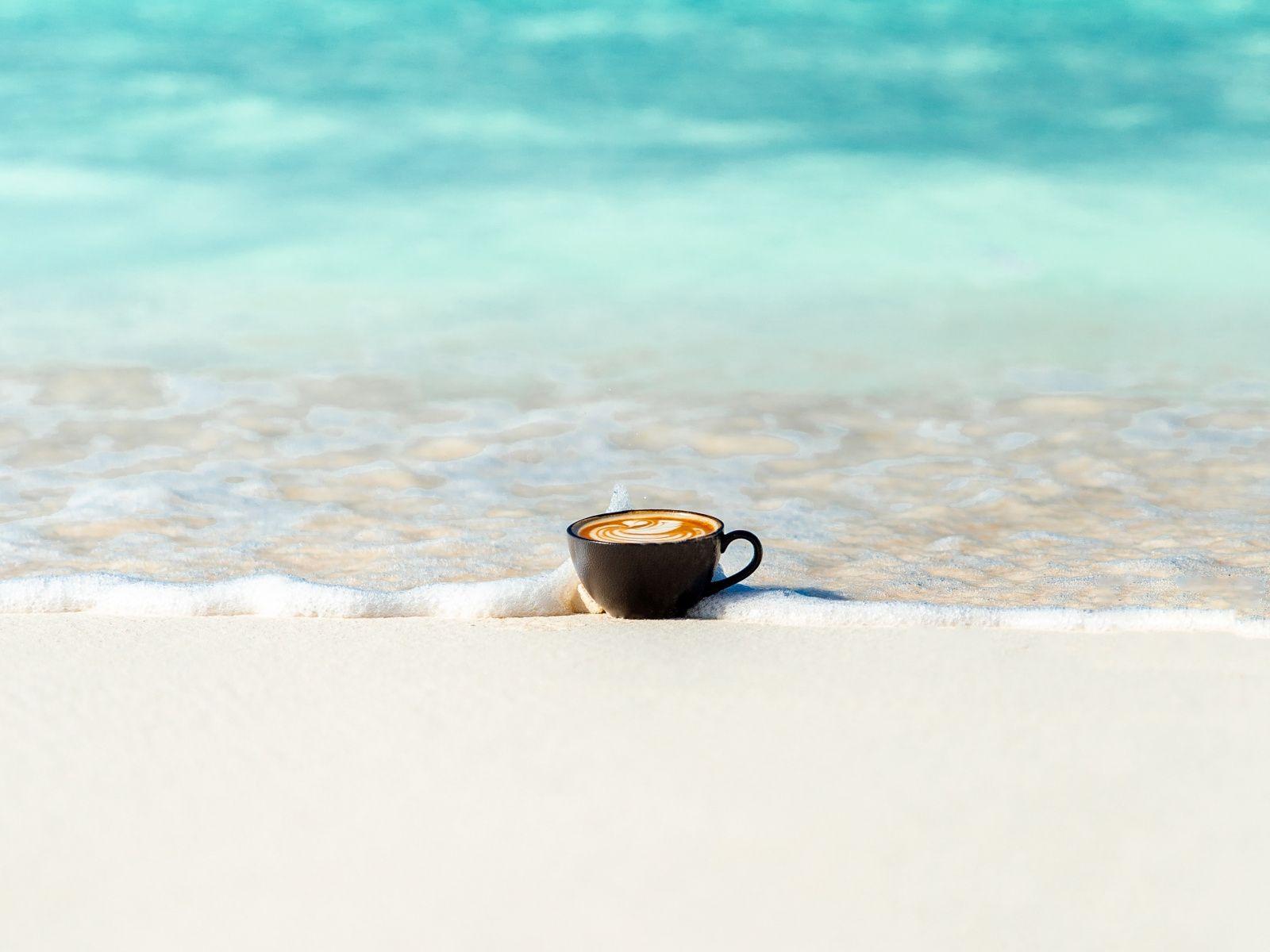 1600x1200 Download 1600x1200 wallpaper coffee cup, beach, sea waves