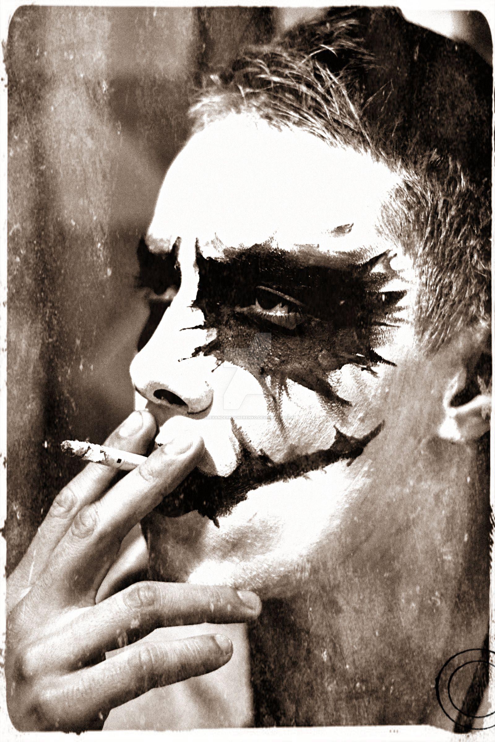 1600x2400 Smoking Joker Wallpaper