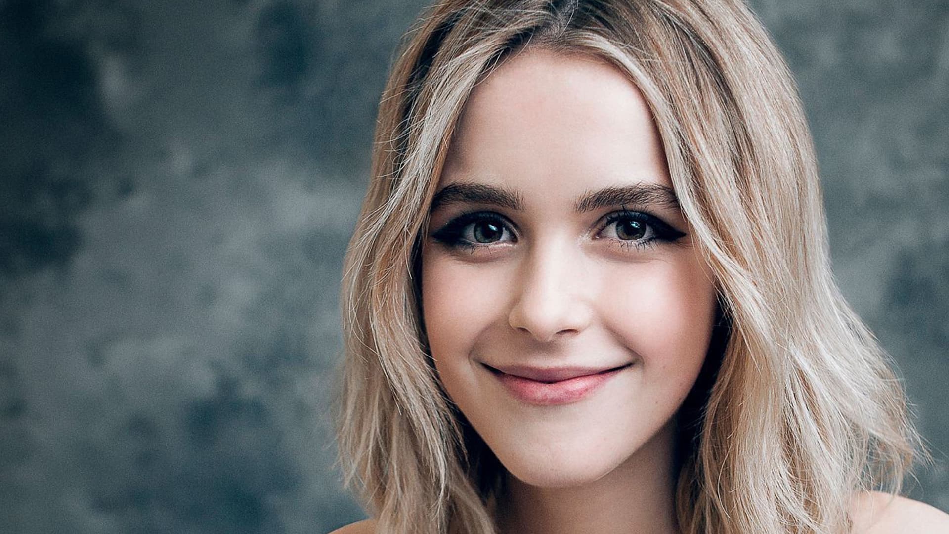 1920x1080 Kiernan Shipka Wallpaper and Background Image