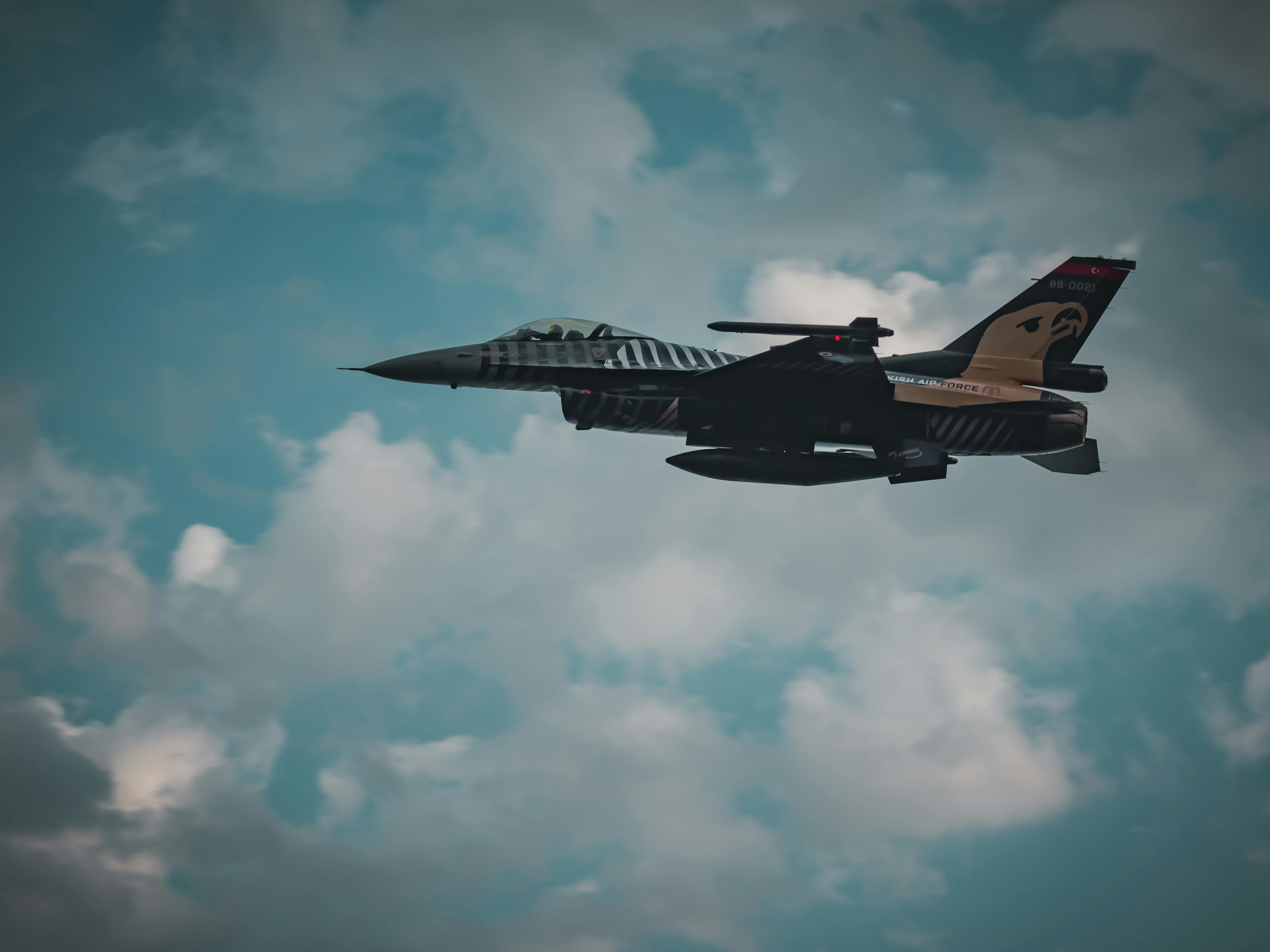 4608x3456 Turkish Military Aircraft · Free Stock