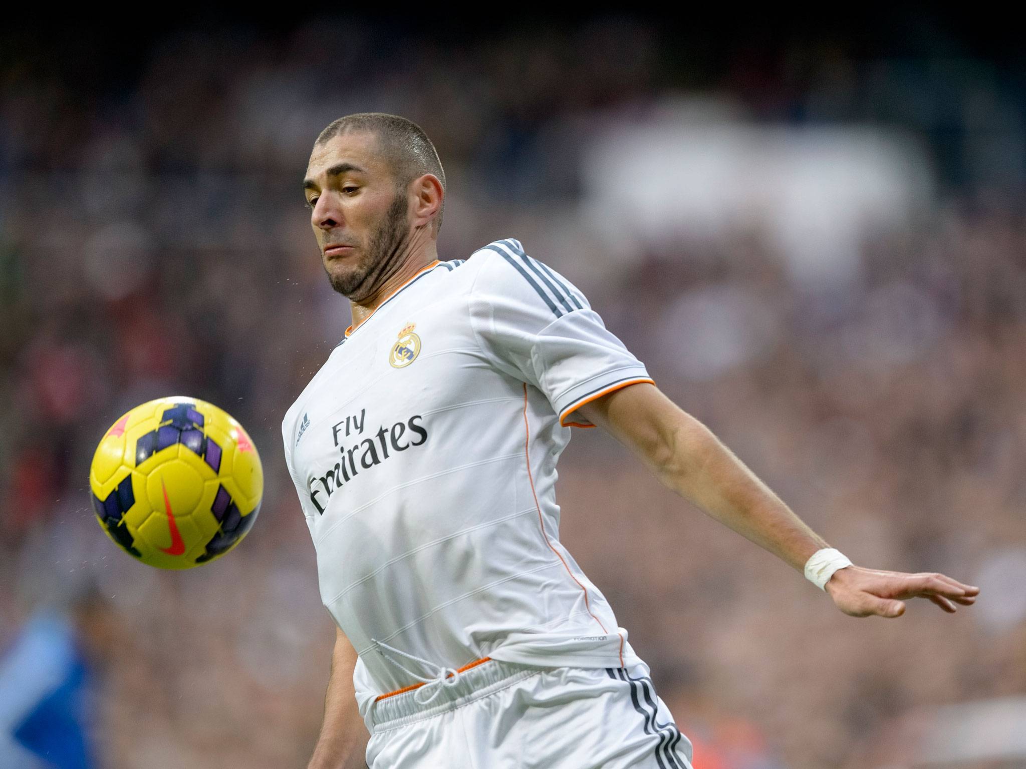2048x1536 The player of Real Madrid Karim Benzema wallpaper