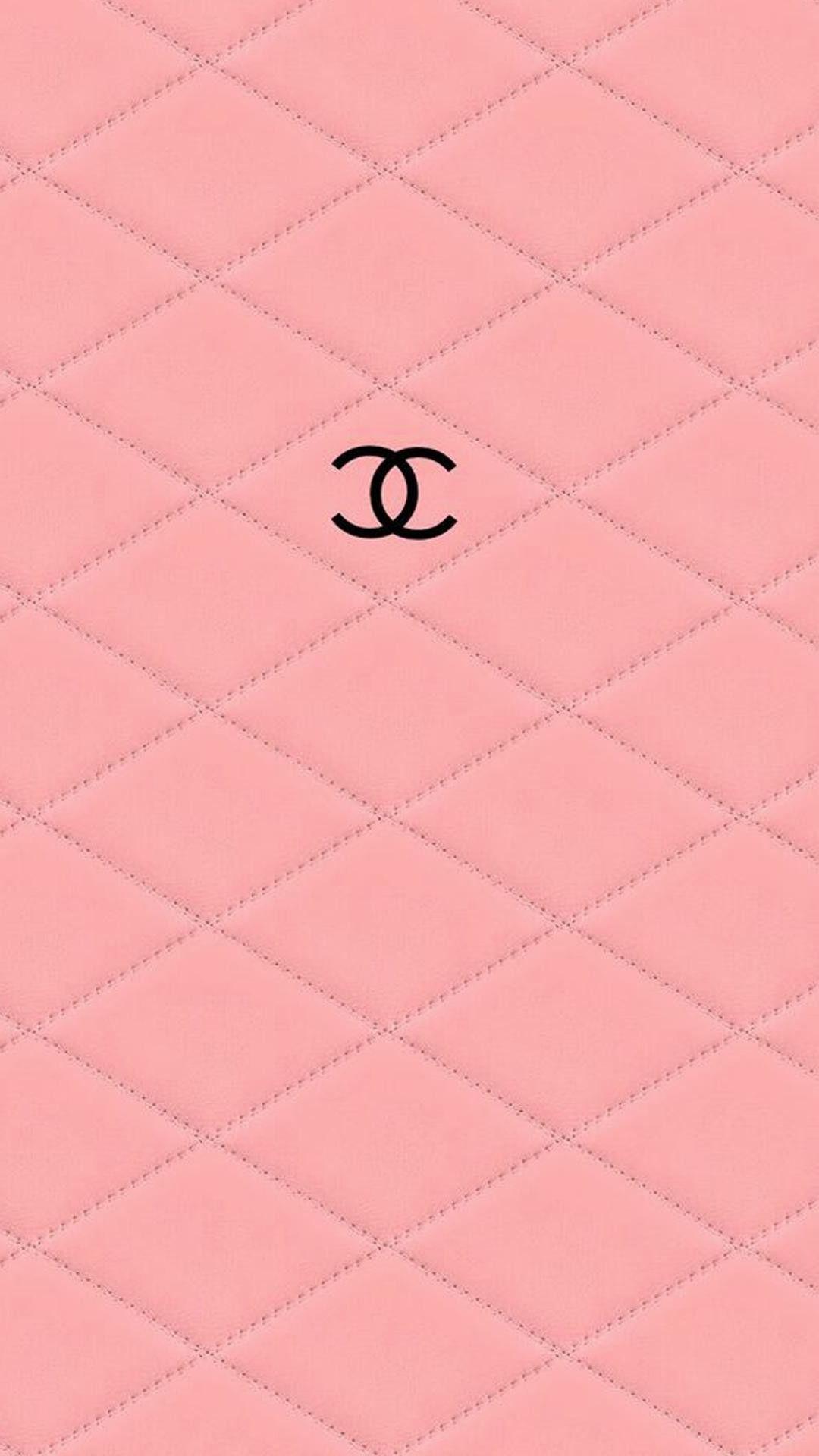 Nhắc đến Chanel đồng nghĩa với vẻ đẹp tinh tế và quyến rũ. Hình nền Chanel màu hồng càng khiến cho bức hình trở nên lãng mạn và đầy sức sống. Hãy cùng tiếp tục hành trình khám phá sự kết hợp này trong bức hình độc đáo này.