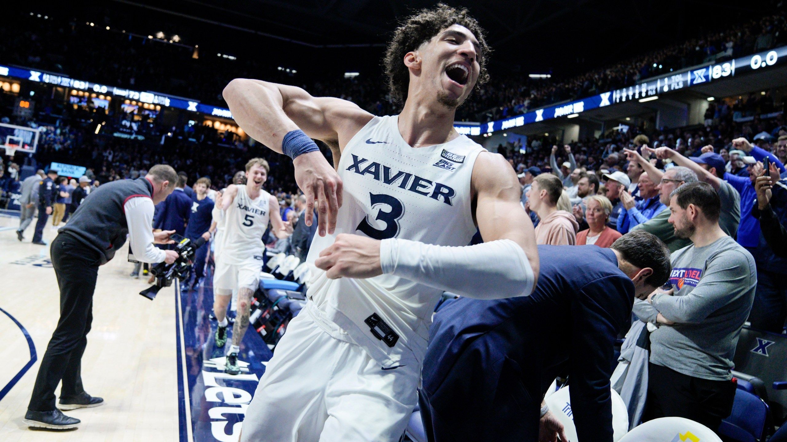 2560x1440 No. 22 Xavier hands No. 2 UConn its 1st