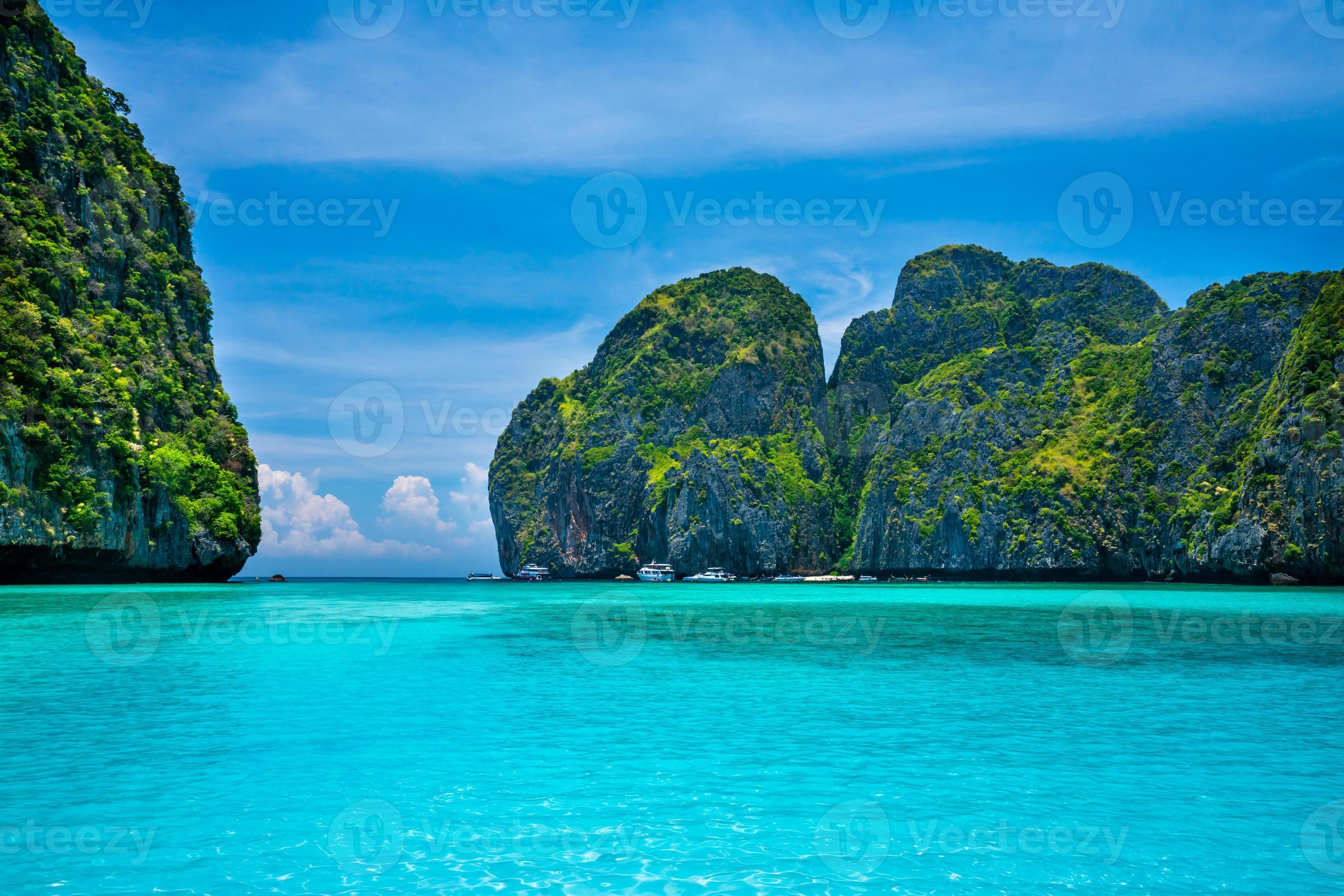 2939x1960 KRABI, THAILAND -Maya Bay Beach on Phi