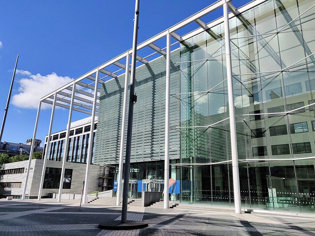 1024x768 Main Entrance down Exhibition Road