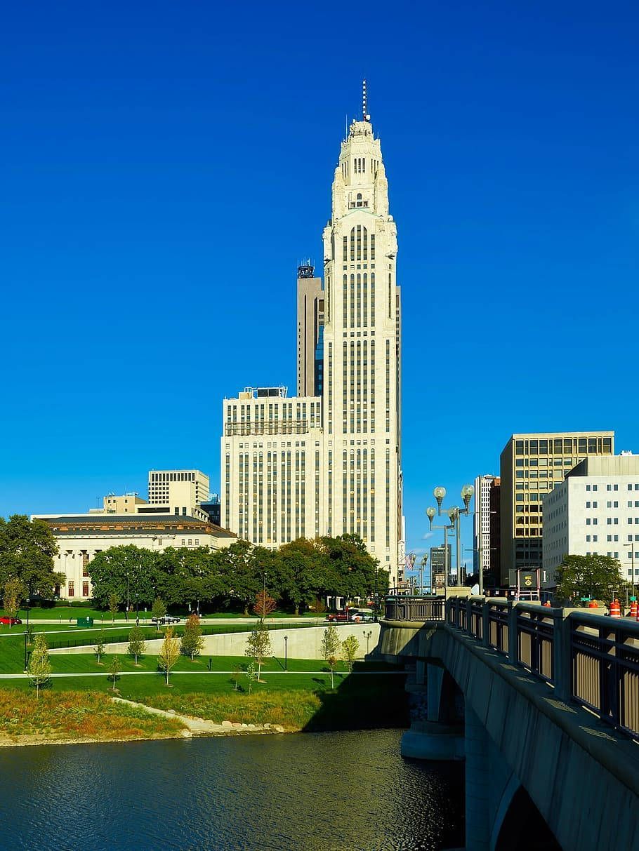 910x1213 Leveque Tower In Columbus Wallpaper