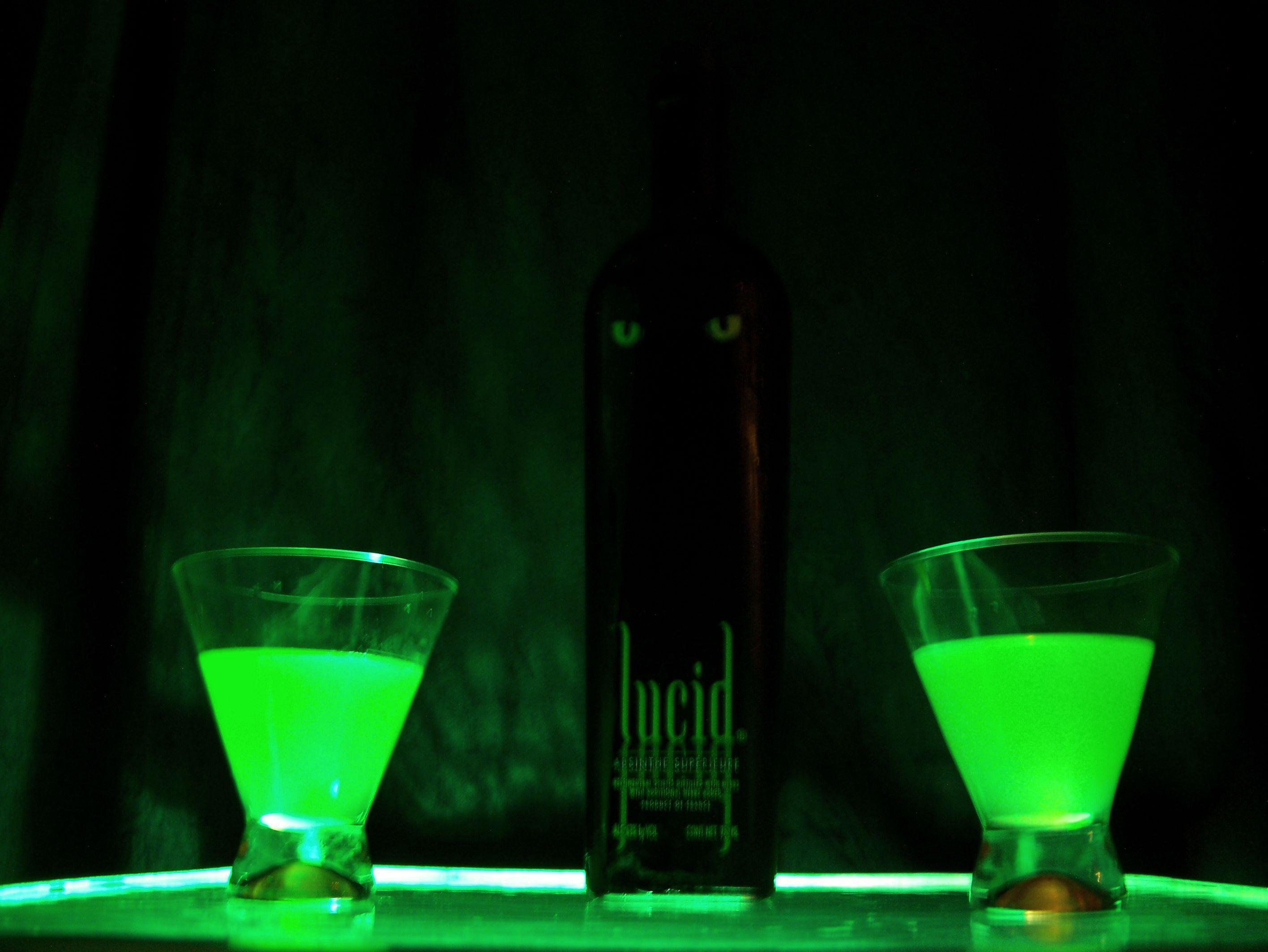2832x2128 Lucid Absinthe Wallpaper