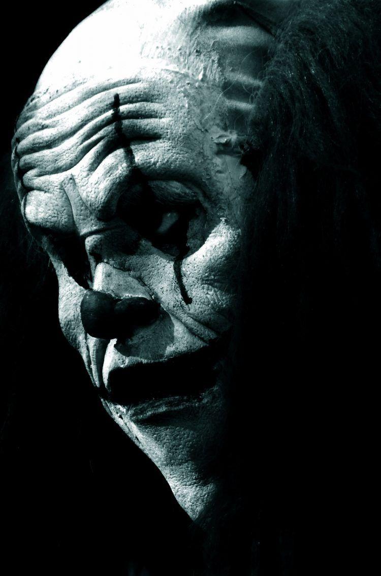 750x1134 Scary Clown in the dark HD Wallpaper