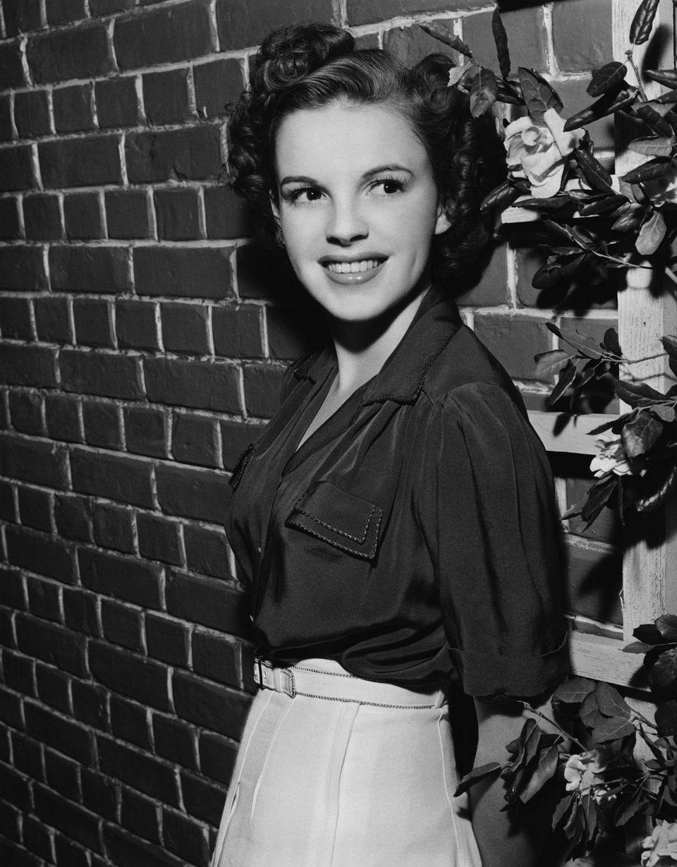 960x1229 Cute American Actress Judy Garland