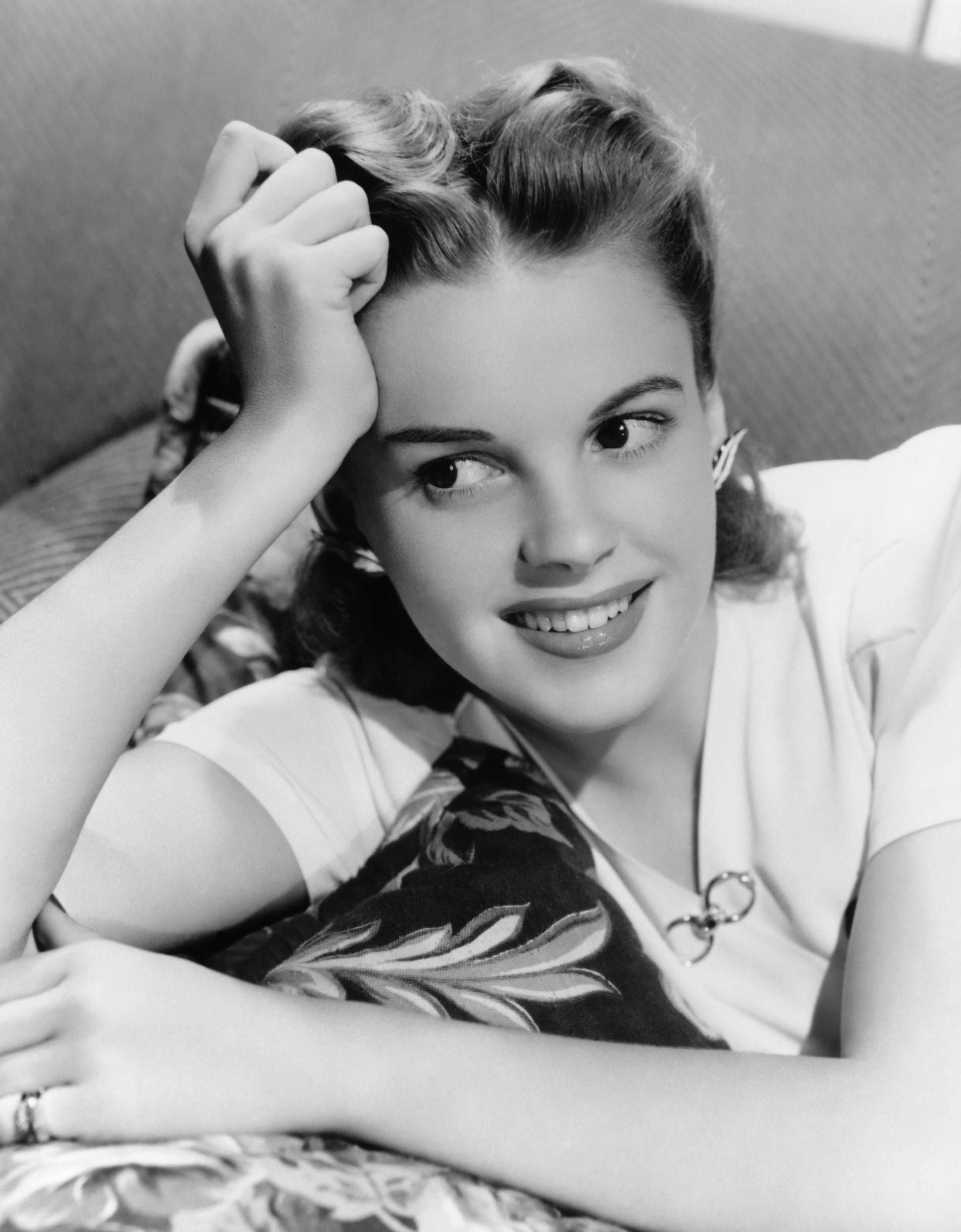 1942x2487 Judy (Movie) Wallpaper (10 image