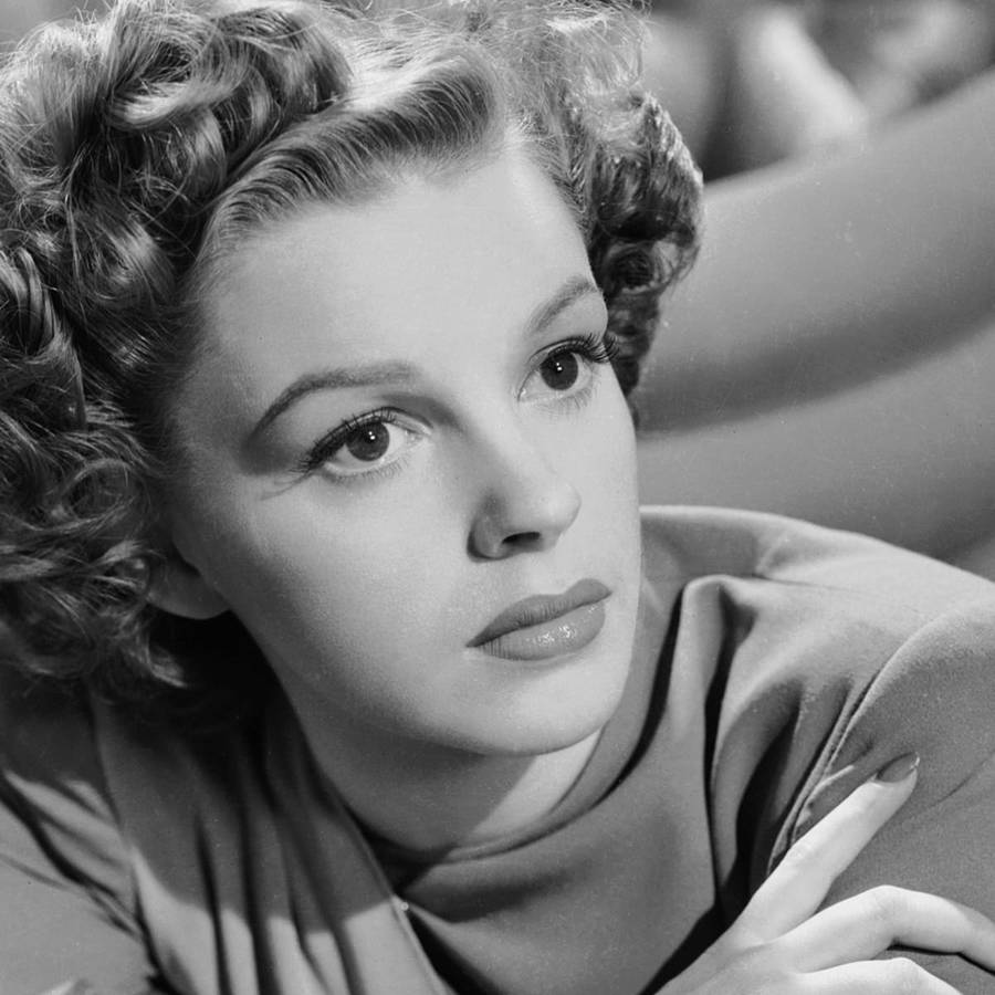 900x900 Young American Actress Judy Garland