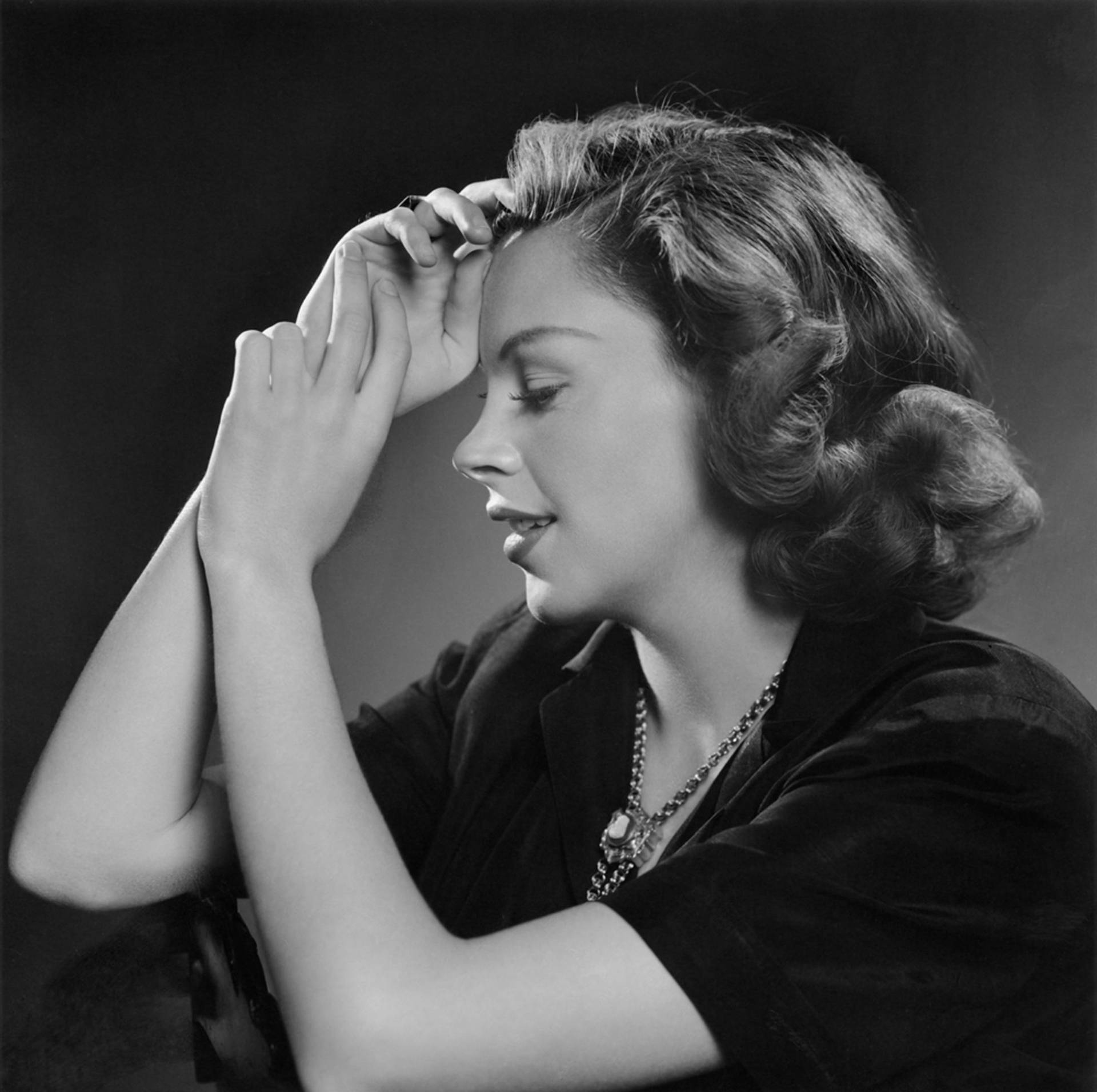 1920x1912 Download American Actress Judy Garland
