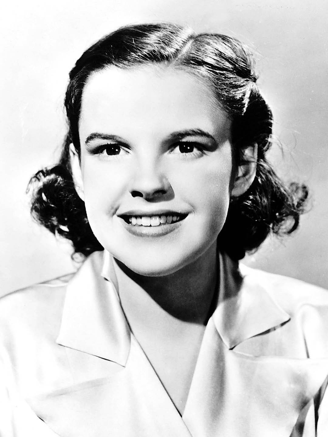 1080x1440 Download American Singer Judy Garland