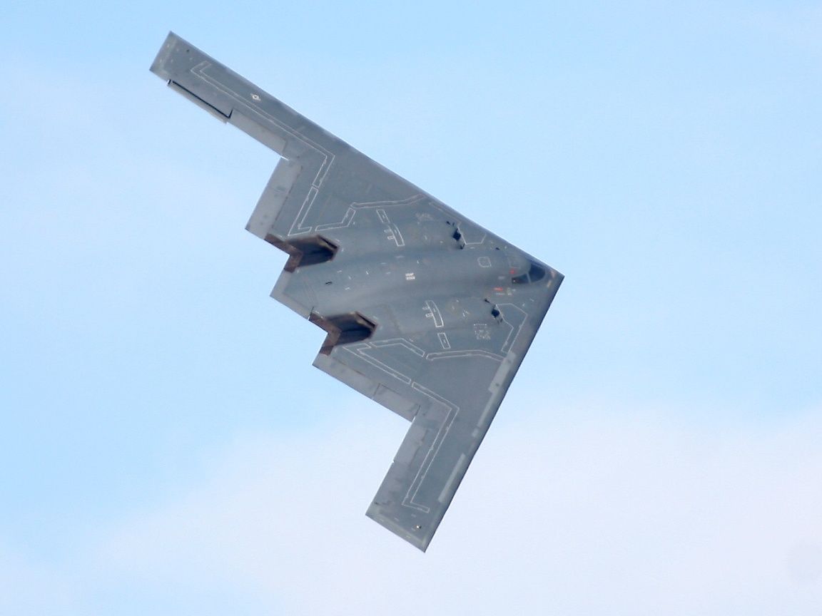1152x864 Bomber Wallpaper