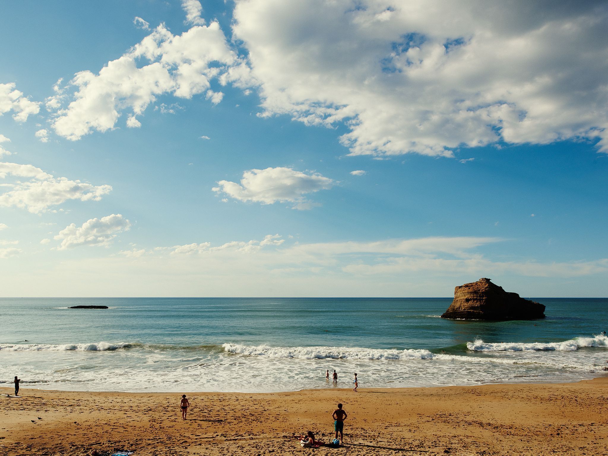 2048x1536 Surf of France's Basque Country