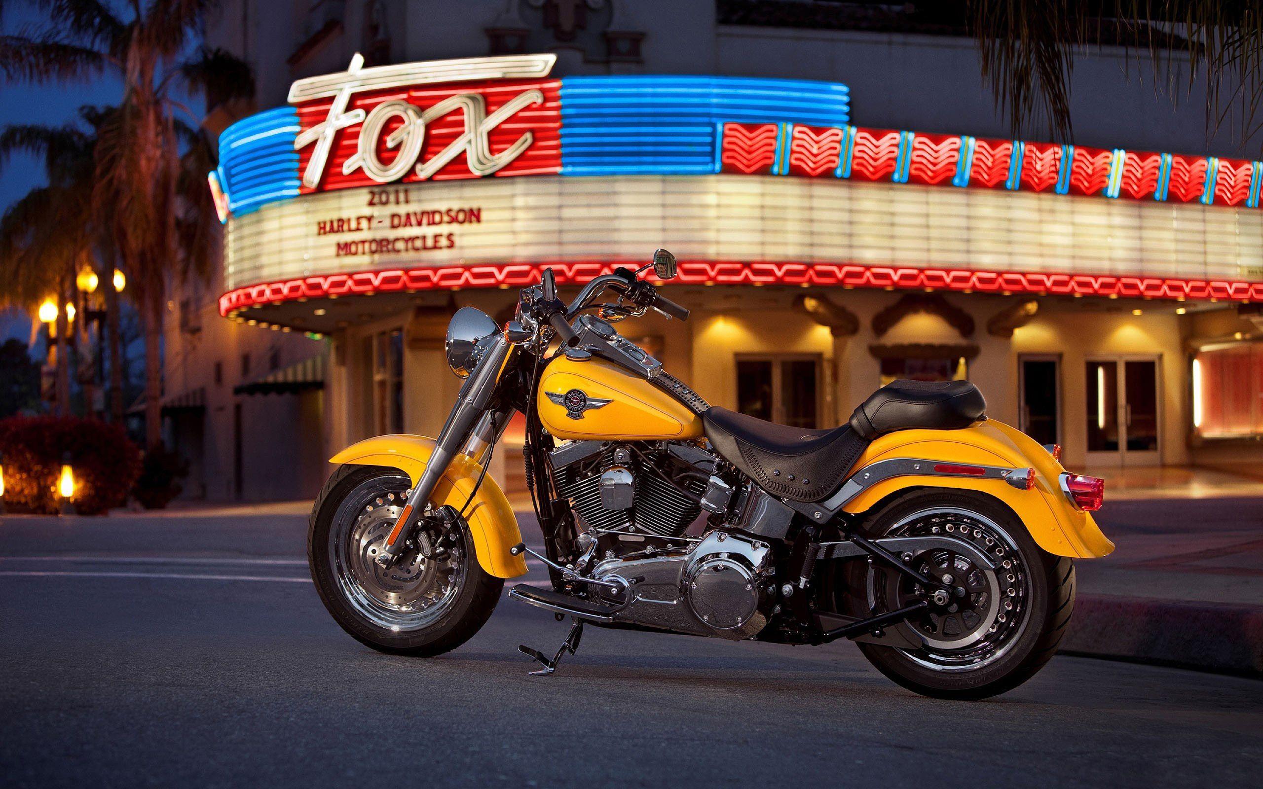 2560x1600 Yellow Harley Davidson Bike Wallpaper Background 60884 2560x1600 px
