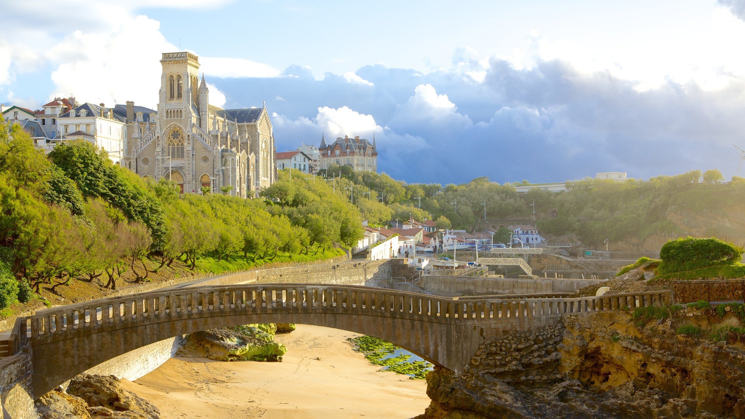 2560x1440 Visit Biarritz: 2025 Travel Guide