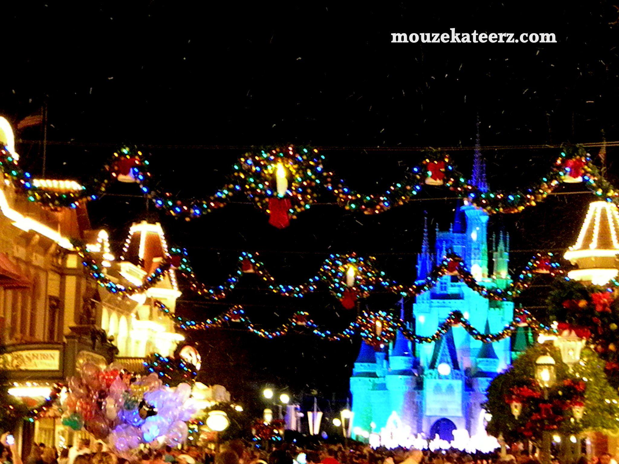 2048x1536 Disney World: Walt Disney World Christmas Wallpaper