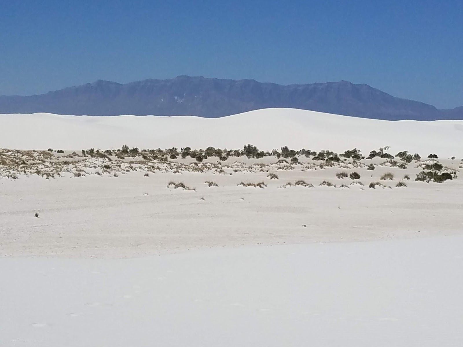 1600x1200 The Snow White Desert of New Mexico