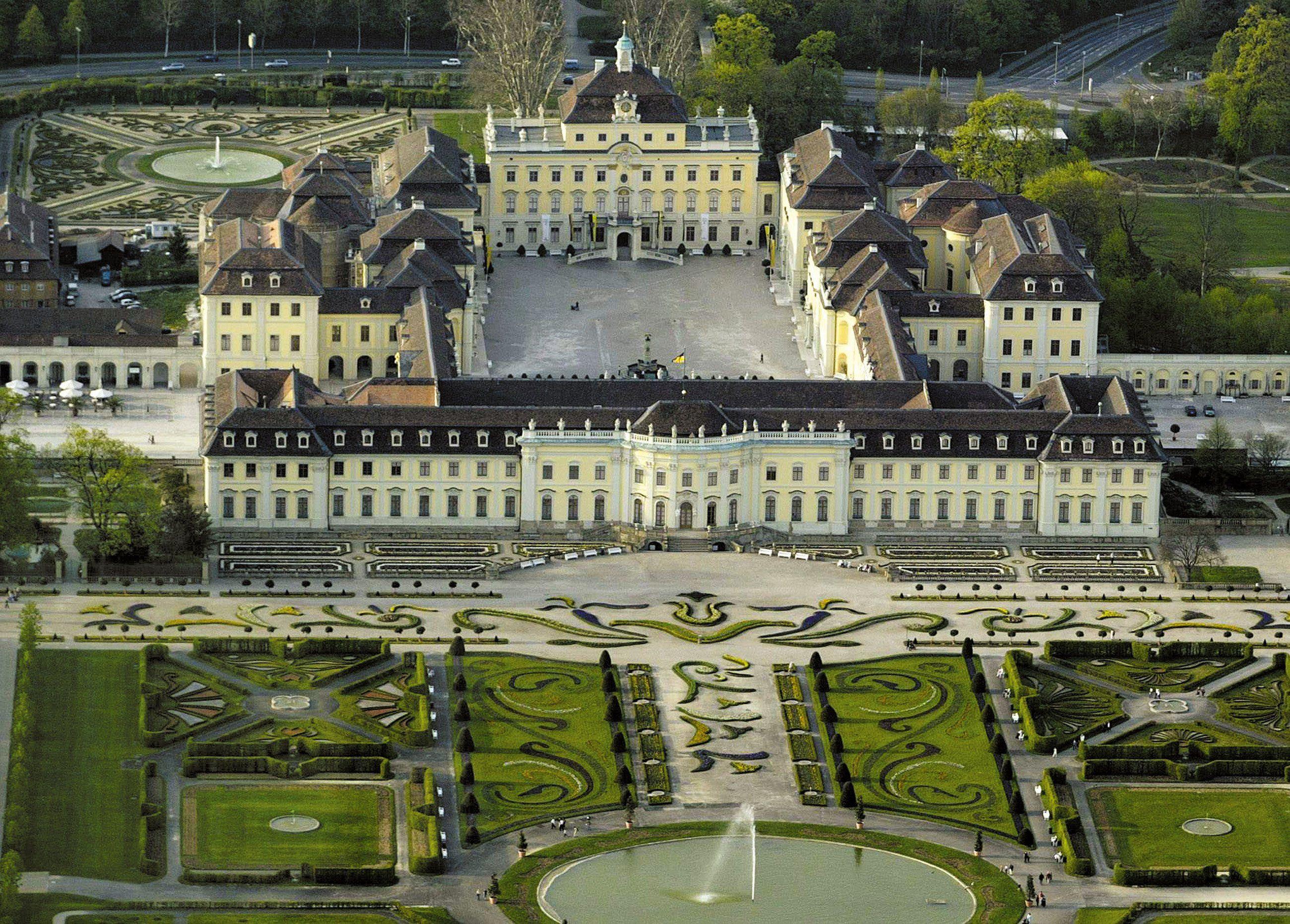 2600x1863 VK.13: Versailles Wallpaper (2600x1863)