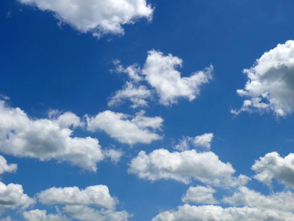 1024x768 Blue cloudy sky wallpaperx768