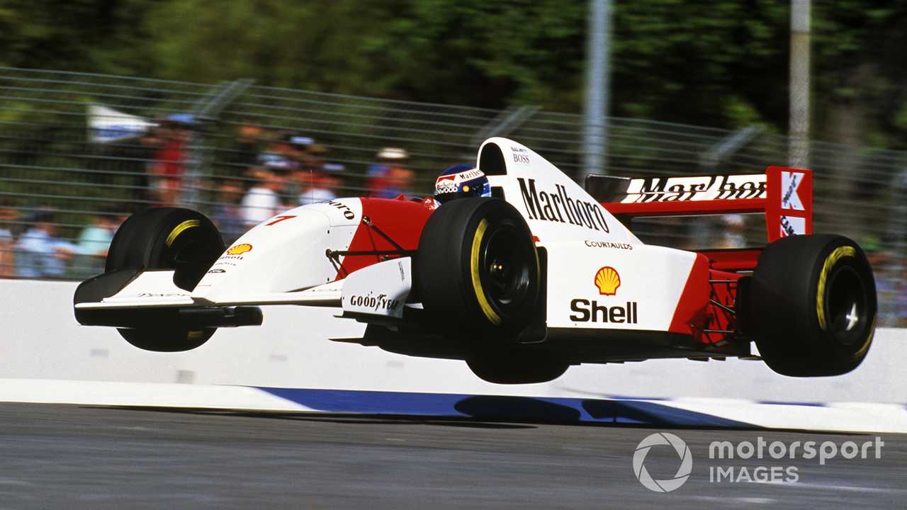 1280x720 Mika Hakkinen Launches His Mclaren MP4 8 Into The Air At
