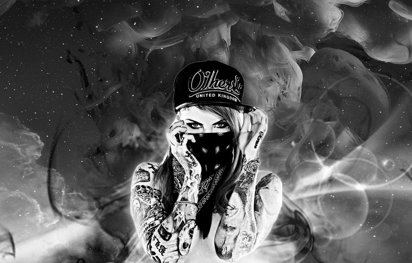 1332x850 Wallpaper black&white, girl, smoke, tatoo, grayscale image for desktop, section девушки